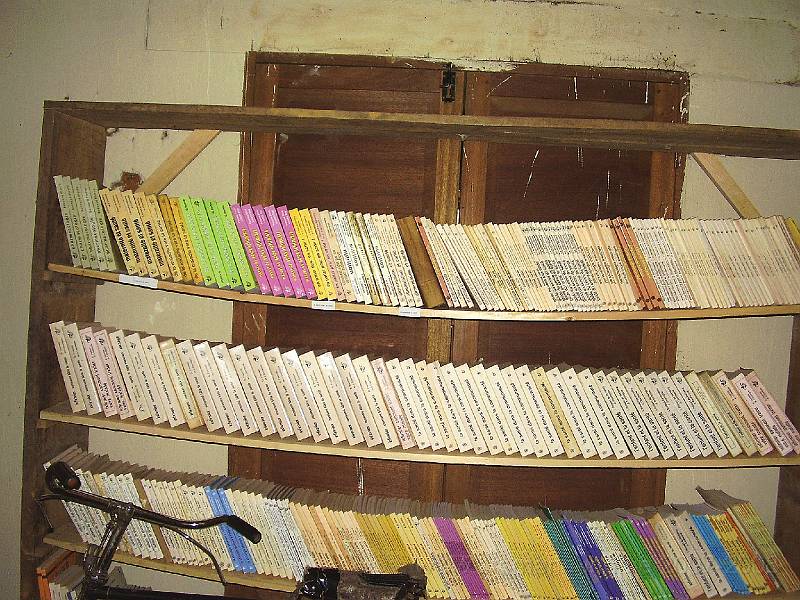 0101 School verpleegkunde Drodro bibliotheek.JPG